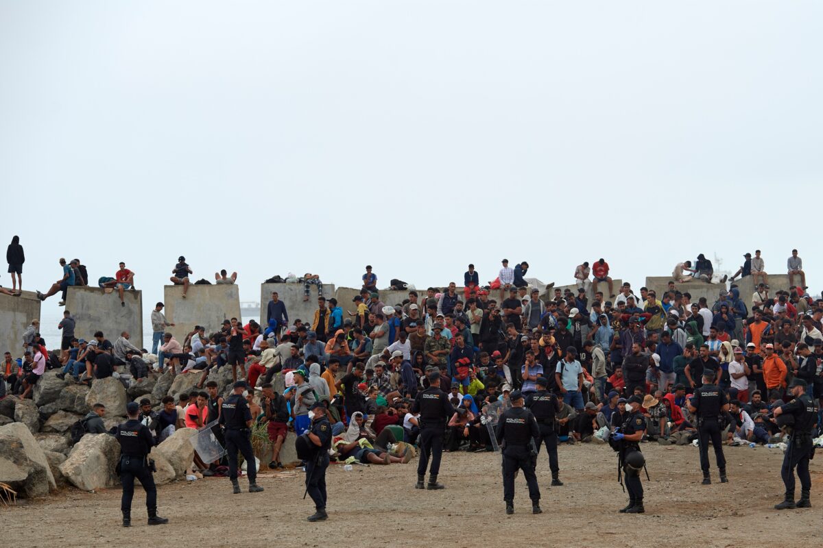 Migrants: Murcia’s governor asks Sánchez for ‘reinforcements to stop landings’