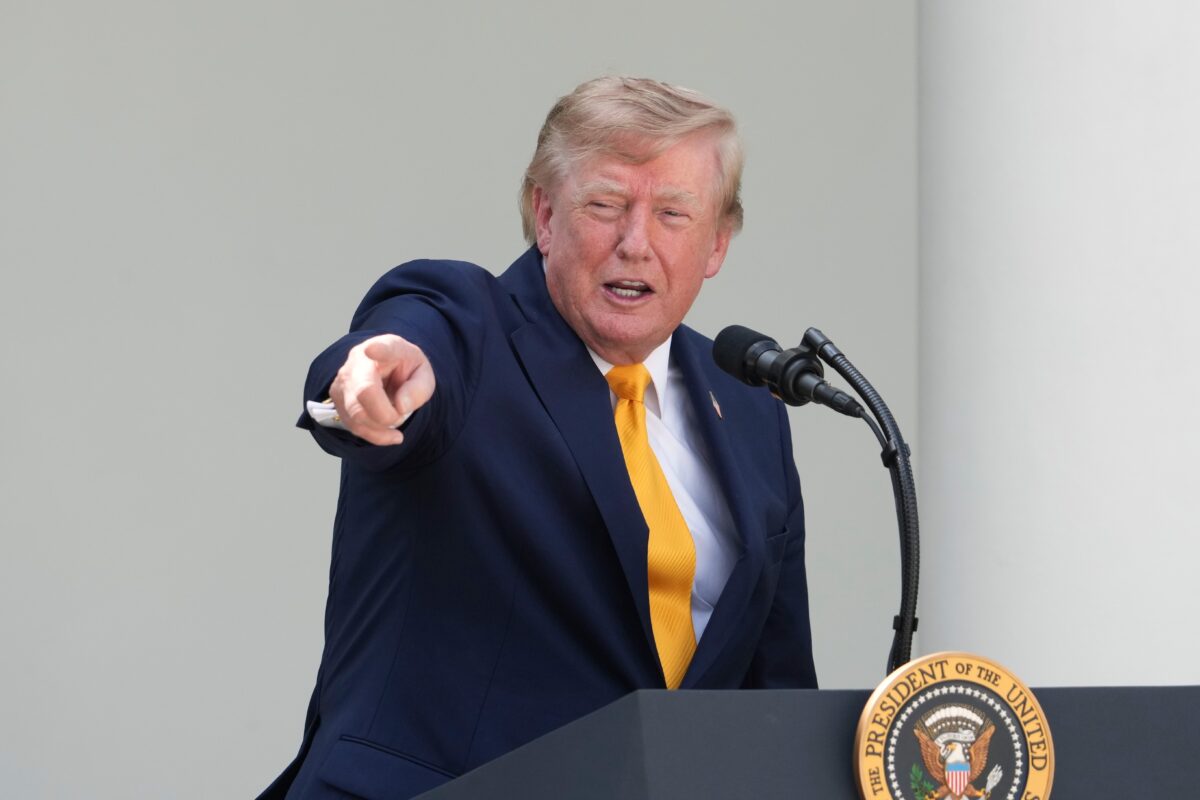 US: Supreme Court sides with Trump over limits on mail-in voting US: Supreme Court sides with Trump over limits on mail-in voting
