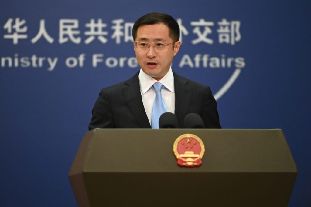 Iran, Beijing: “US sanctions illegal, we will protect our legitimate interests”