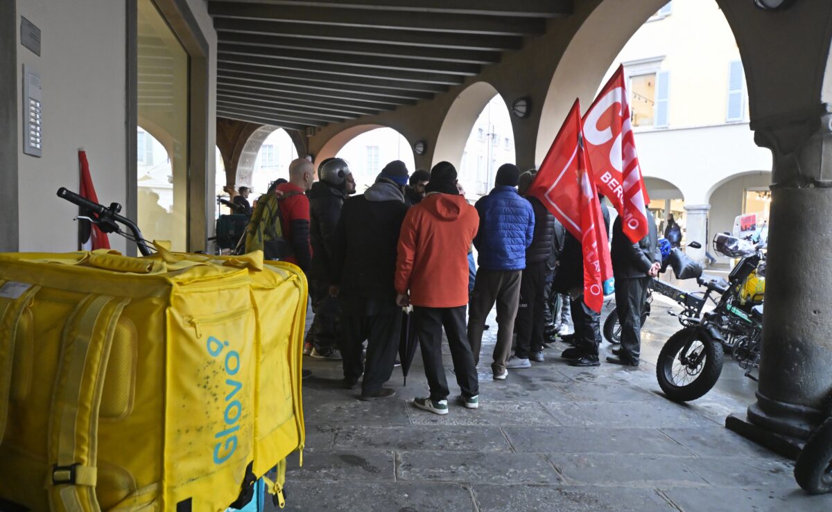 Gangmastering, prosecutor: “Glovo riders are still underpaid, there’s still illegality.”