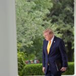 US, media: “Trump suspends immigrant visa applications”