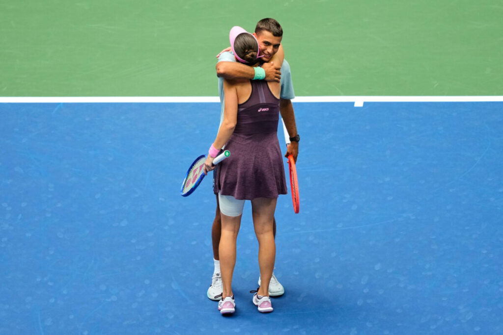 US Open: Cobolli and Bencic reach the semi-finals in mixed doubles; Alcaraz and Williams are out