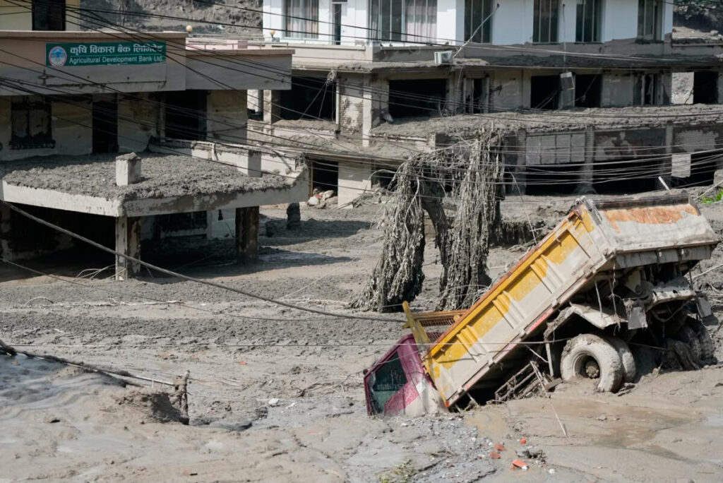 Nepal: Landslide near Gyirong Pass with China: Xi mobilizes relief efforts