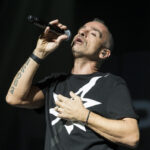 Music, Eros Ramazzotti undergoes vocal cord surgery: tour halted
