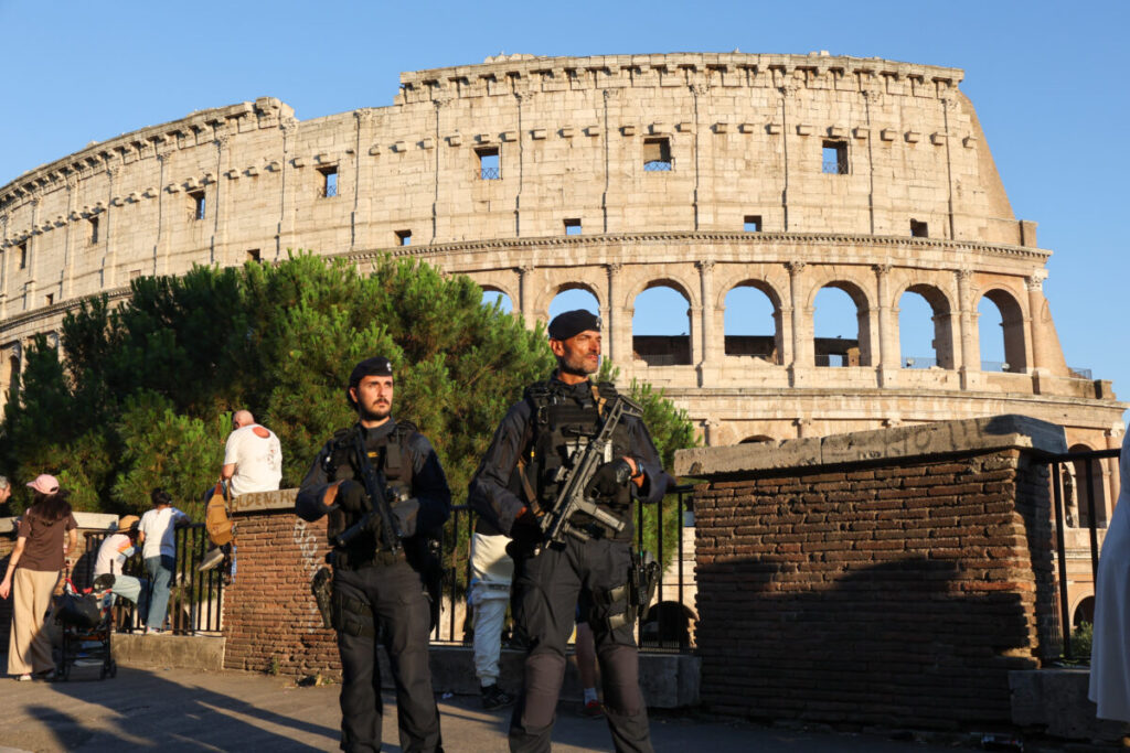 Rome: Prefecture establishes a ‘red zone’ around the Colosseum due to a spate of robberies targeting tourists