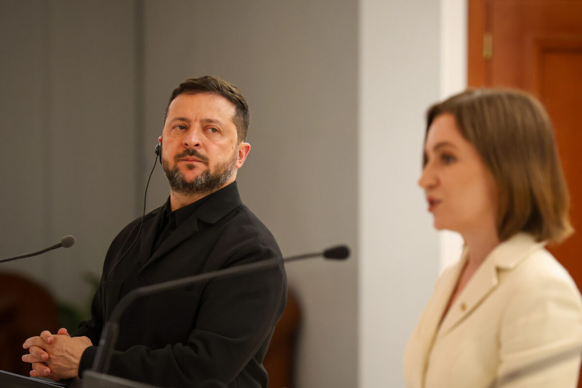 Ukraine, Zelensky: ‘We have struck a Russian refinery 1,000 km from the front line’