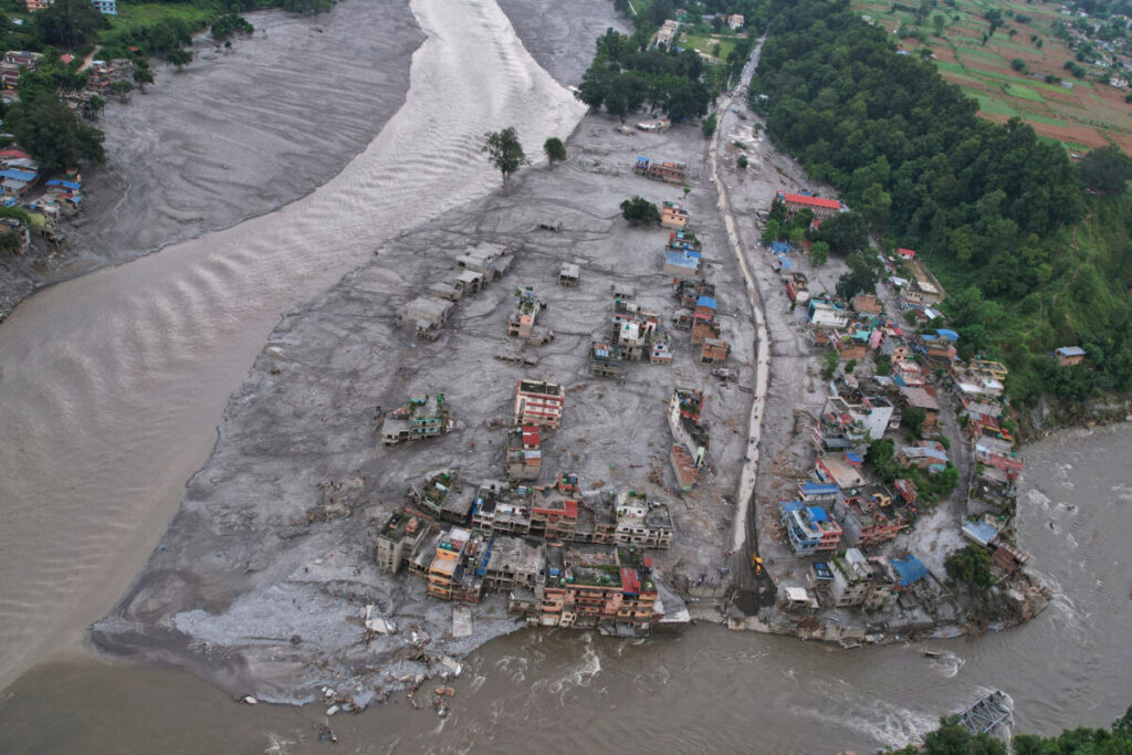 Nepal, new landslide: rescue efforts at risk