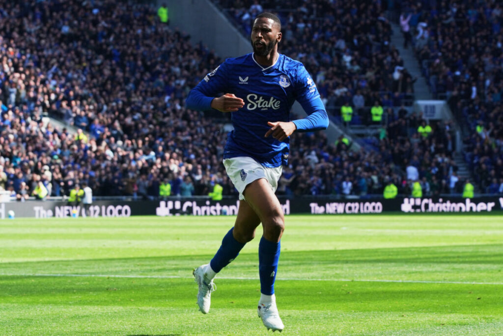 Fiorentina, reports: Beto and Gnonto set to arrive from Premier League