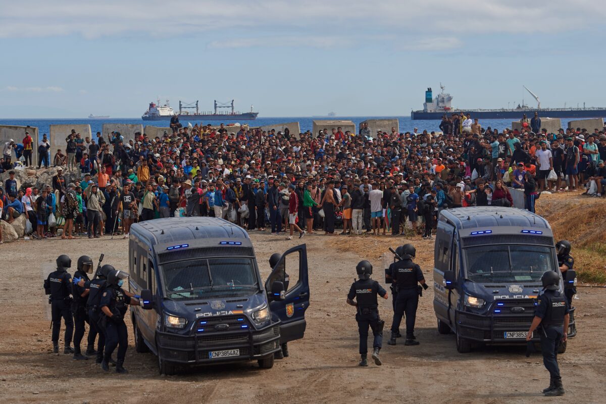Migrants: clashes in Ceuta; police intervene with charges Migrants: clashes in Ceuta; police intervene with charges