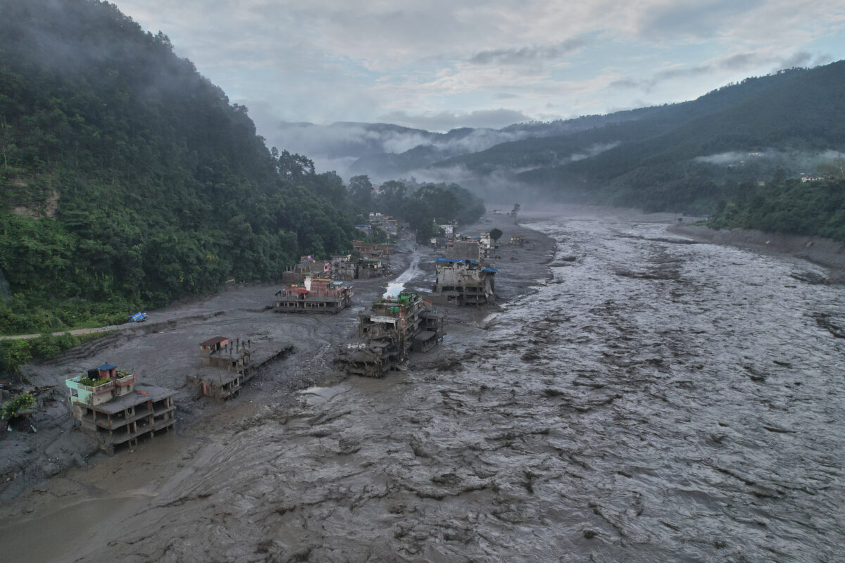 Nepal: death toll from floods rises to 903, with over 4,200 people missing
