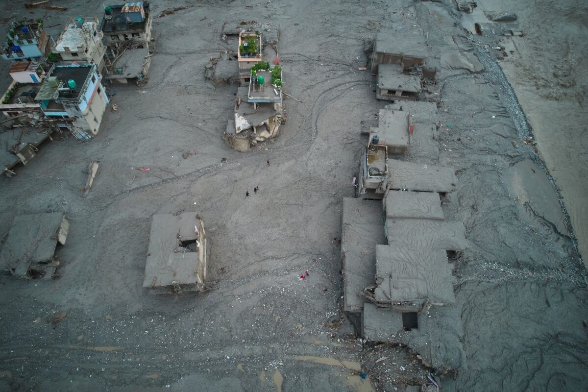 Nepal floods: two workers rescued alive from a tunnel Nepal floods: two workers rescued alive from a tunnel