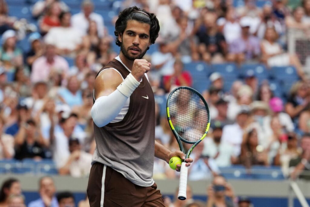 US Open: Alcaraz beats Wu to reach the last 16