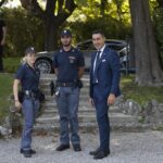 Cernobbio: Salvini and Vannacci cross paths; a handshake between former allies