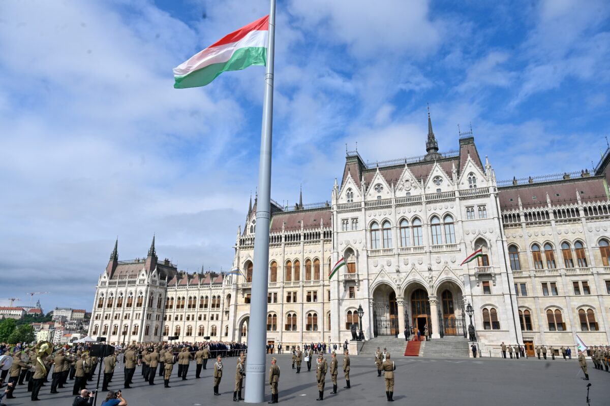 Hungary: Budapest expels 10 Russian diplomats over unacceptable activities Hungary: Budapest expels 10 Russian diplomats over unacceptable activities