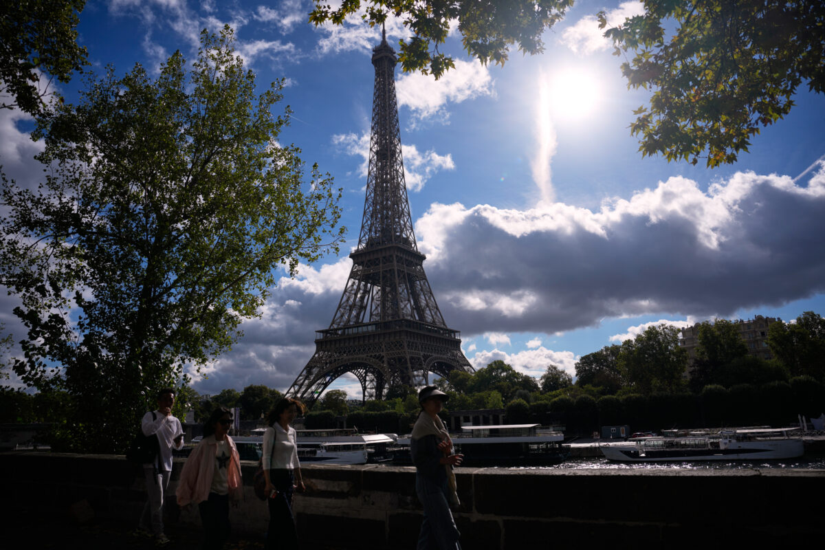 France: The Eiffel Tower reopens following a strike over restrictions on female workers France: The Eiffel Tower reopens following a strike over restrictions on female workers