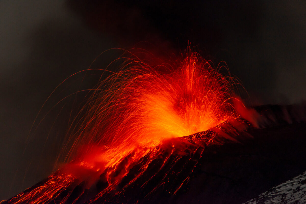 Etna: new red alert for ash, 4-kilometre-wide cloud