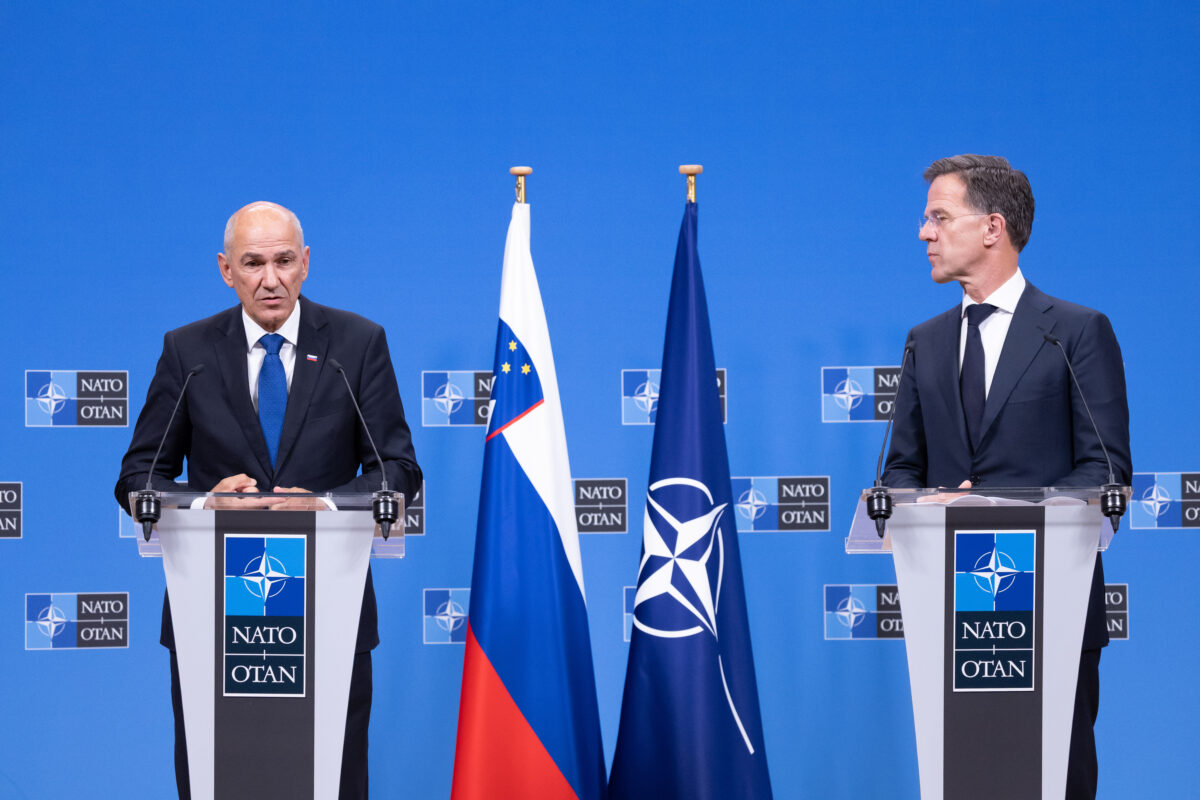 Ukraine, Rutte: ‘The attack on the train shows just how desperate Putin is’