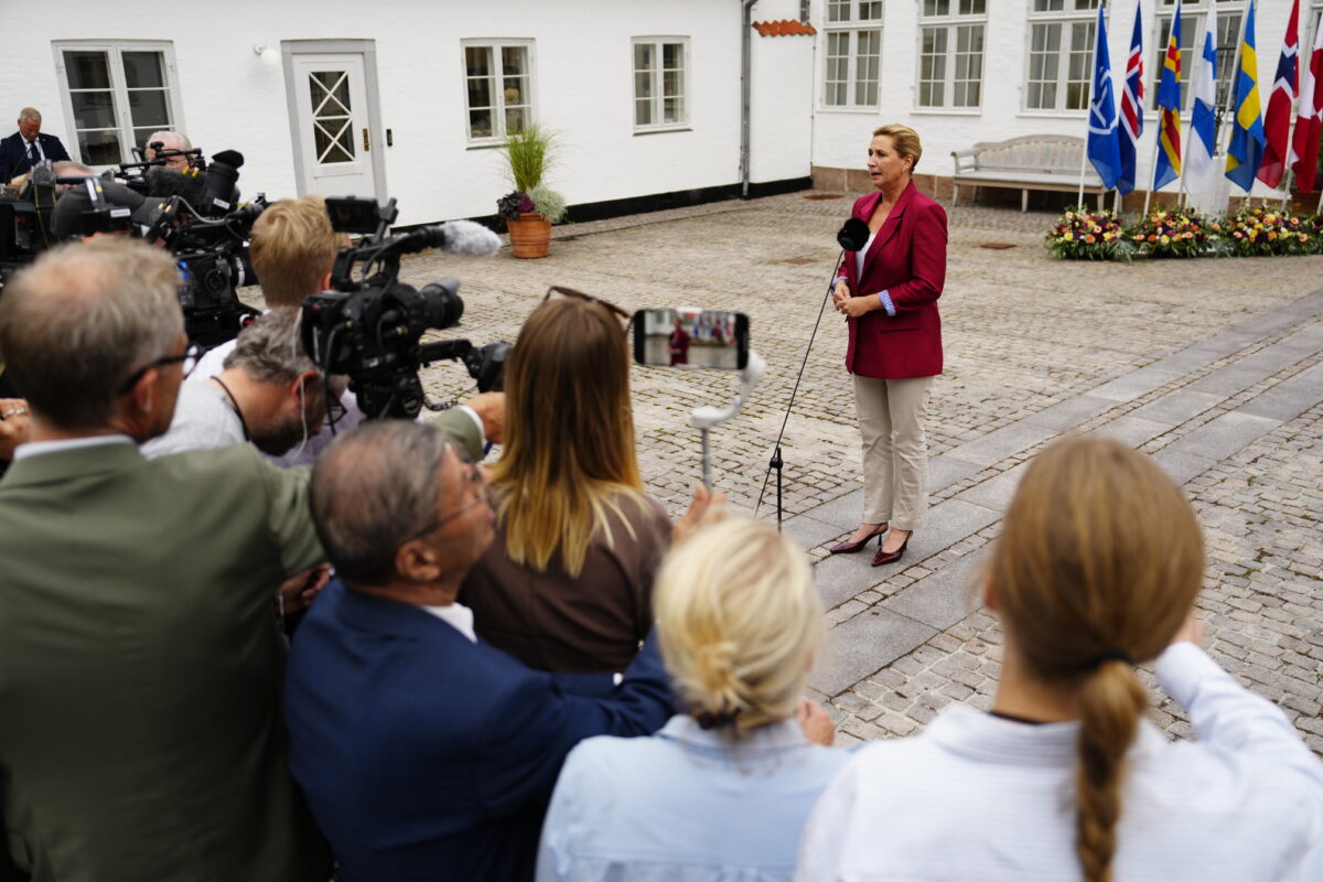 Denmark: Copenhagen, signal flares fired from Russian ship at our helicopter Denmark: Copenhagen, signal flares fired from Russian ship at our helicopter