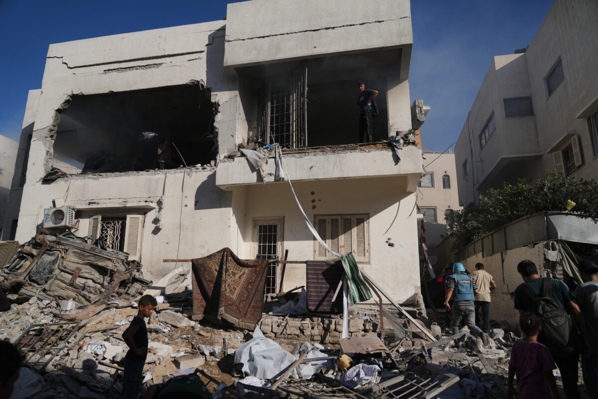 Middle East: Building collapses in Gaza City, 8 dead and dozens missing