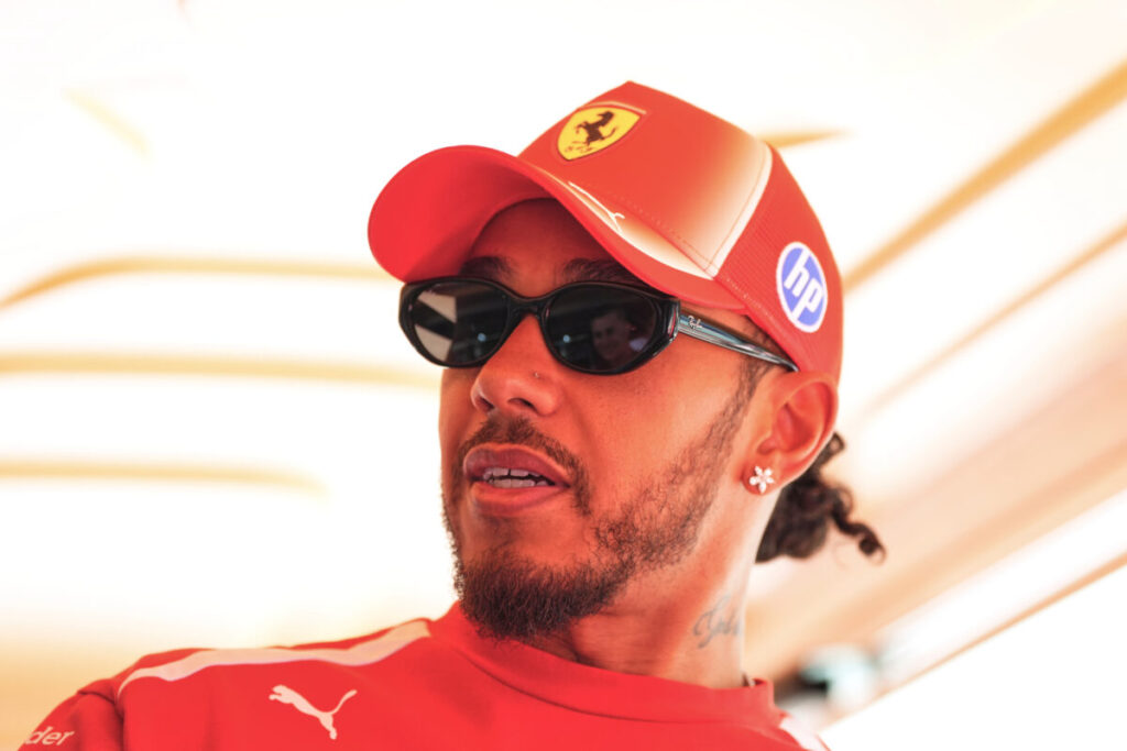 Music, Lewis Hamilton defends rapper Macklemore: “I stand with you”