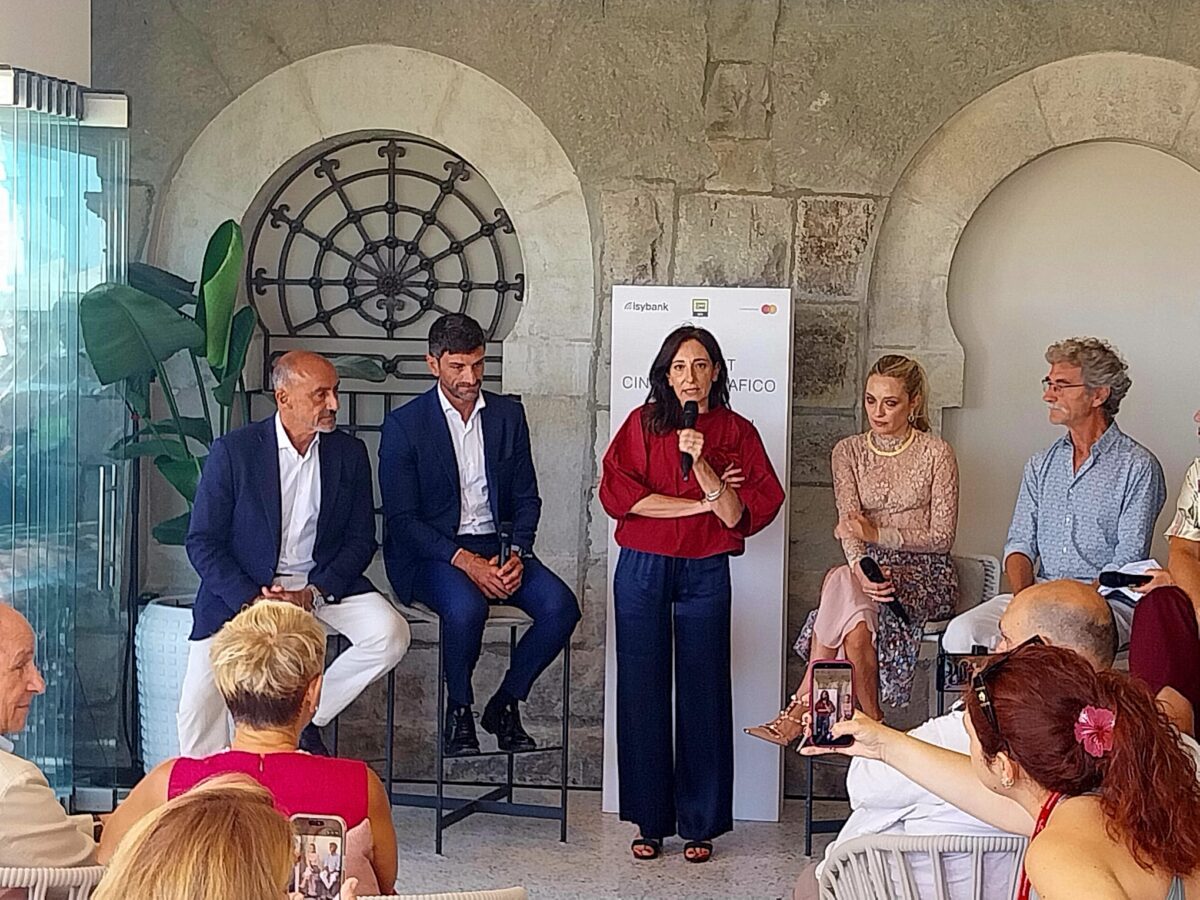 Intesa Sanpaolo and Isybank set out to discover new film-makers under 35 Intesa Sanpaolo and Isybank set out to discover new film-makers under 35