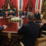 Ukraine: Trump signs bill imposing new sanctions on Russia