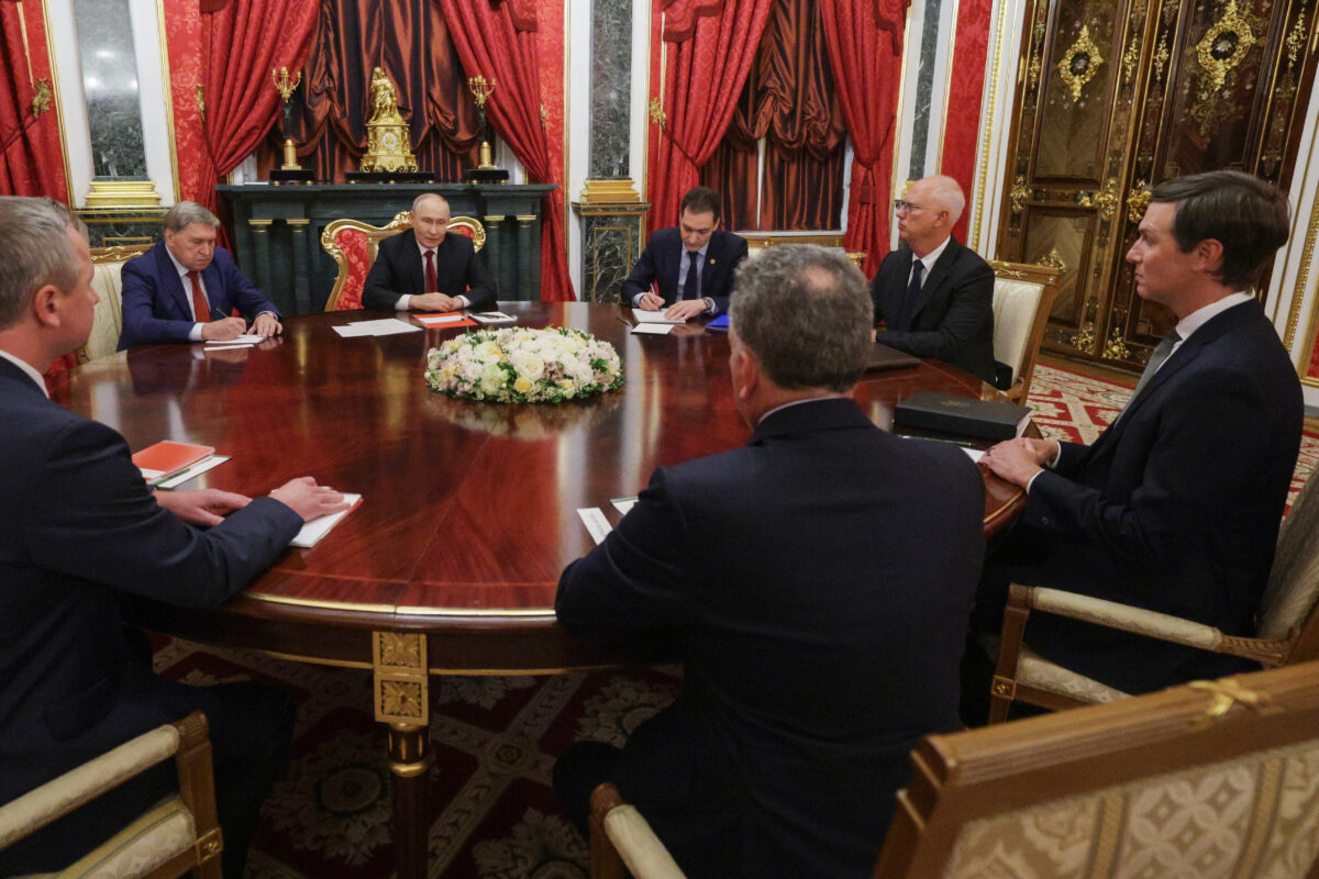 Ukraine: Trump signs bill imposing new sanctions on Russia