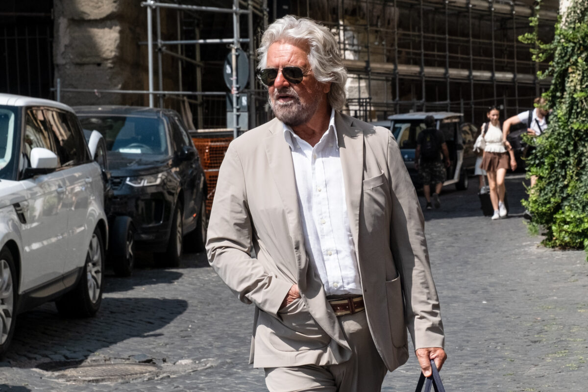 Politics, Beppe Grillo: “I do not have the power or the authority to found a party”