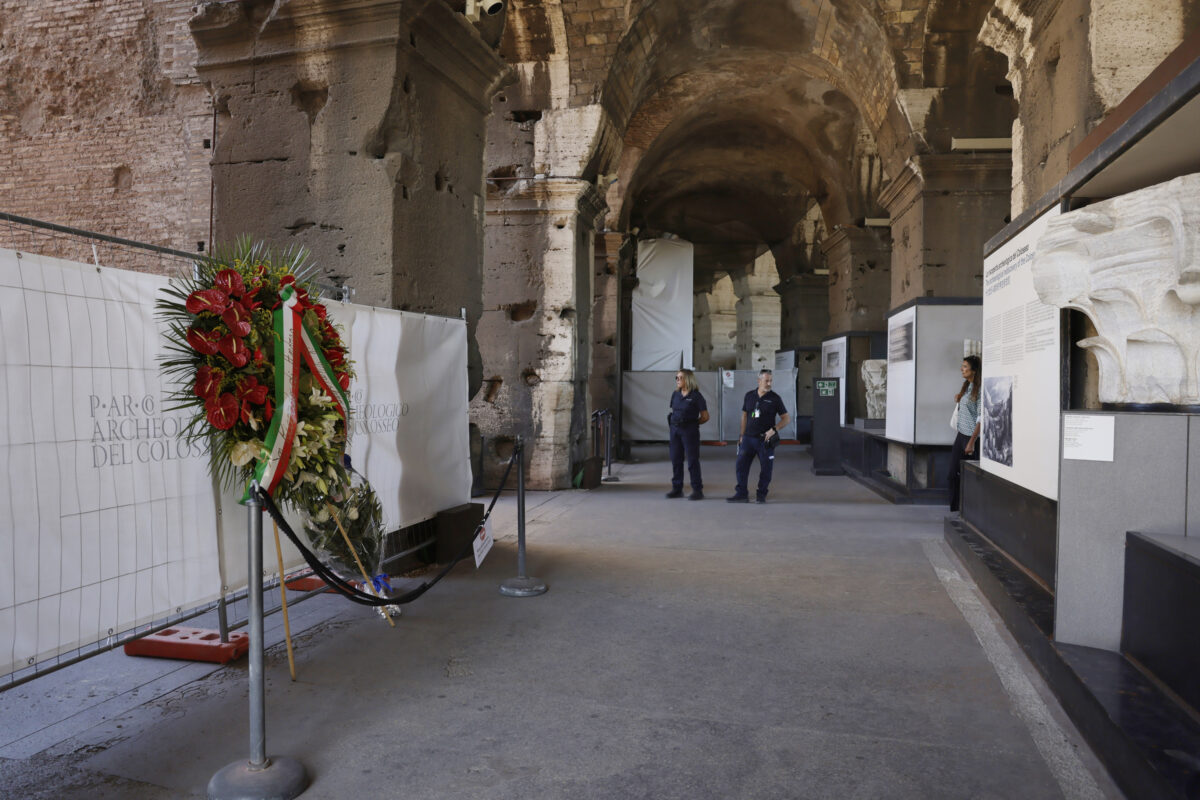 Worker killed at the Colosseum was not clipped onto the rope Worker killed at the Colosseum was not clipped onto the rope