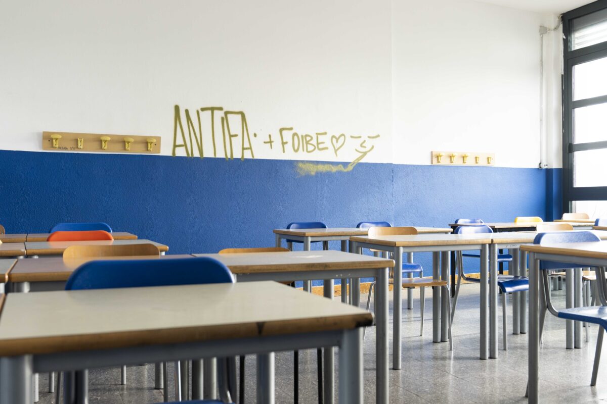 Schools, draft decree-law: “30 per cent cap on foreign pupils in primary classes, fines of up to 1,000 euros for wearing the burqa”