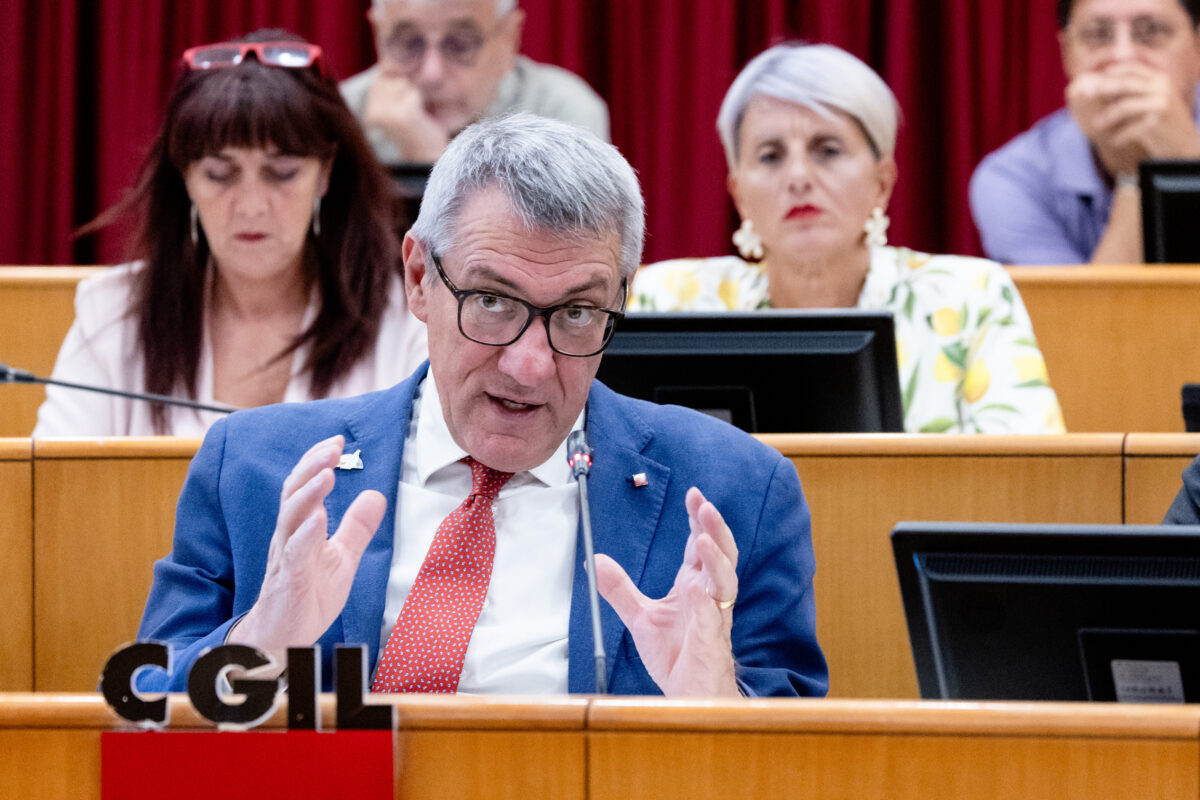 Government: Landini: “Take to the streets on 17 October to enforce the Constitution”