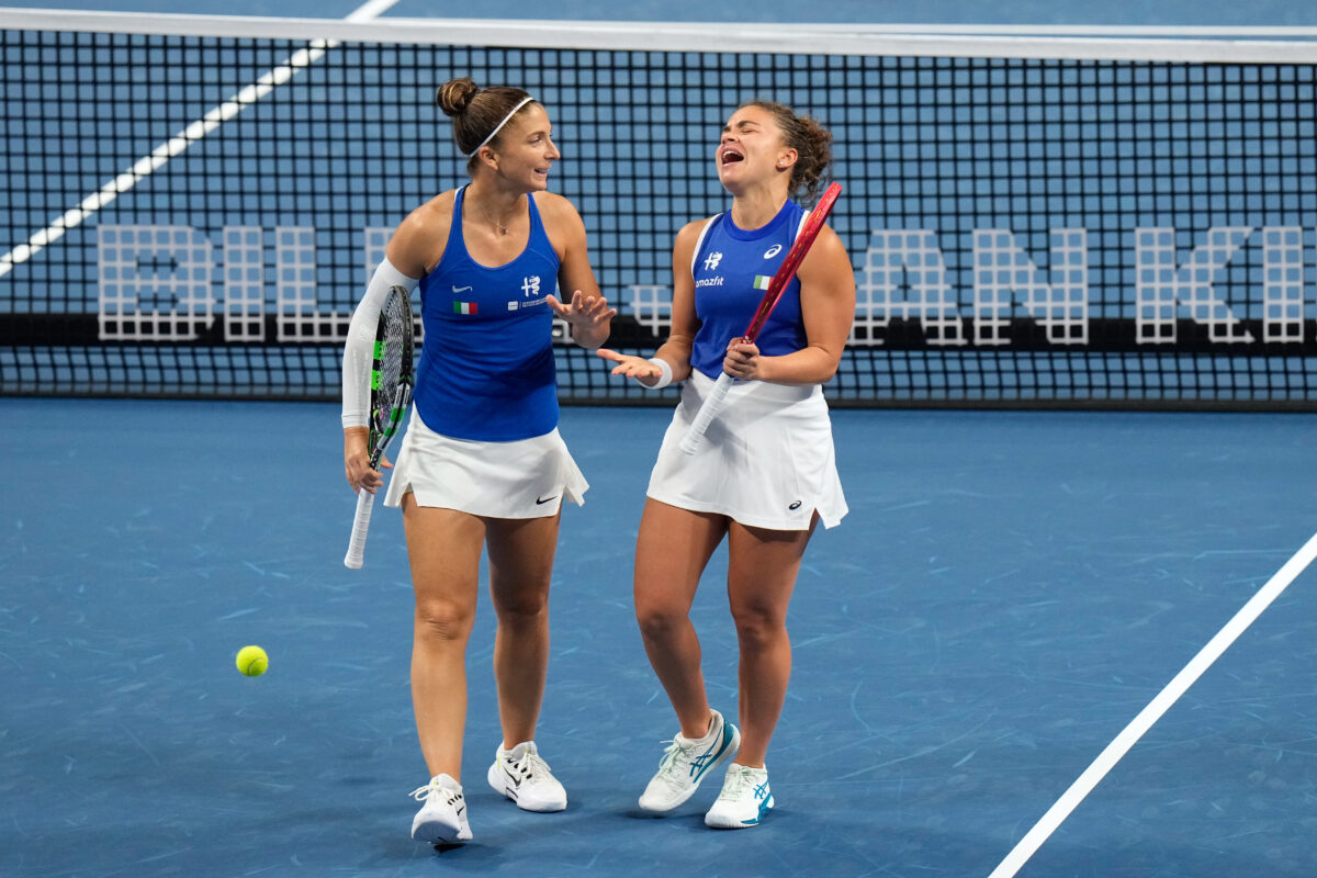 BJK Cup: Errani and Paolini win the doubles, China defeated 2–1 and Italy through to the semi-finals