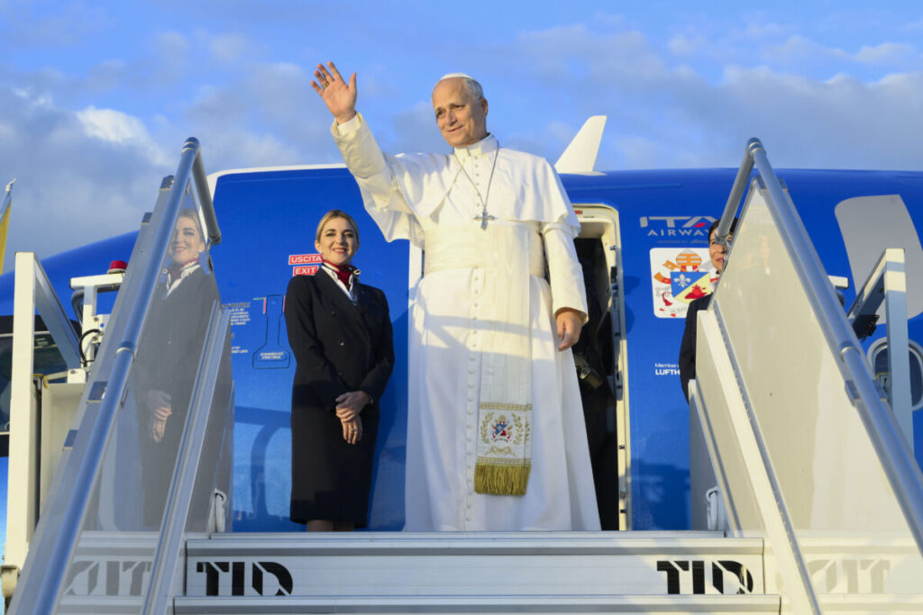 Pope to CNN journalist in Paris: “I’m delighted that you’re all welcome here”