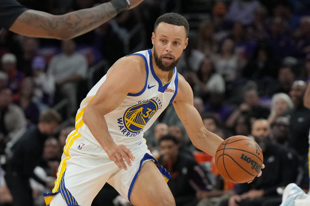 NBA: Stephen Curry signs a two-year contract extension with the Golden State Warriors NBA: Stephen Curry signs a two-year contract extension with the Golden State Warriors
