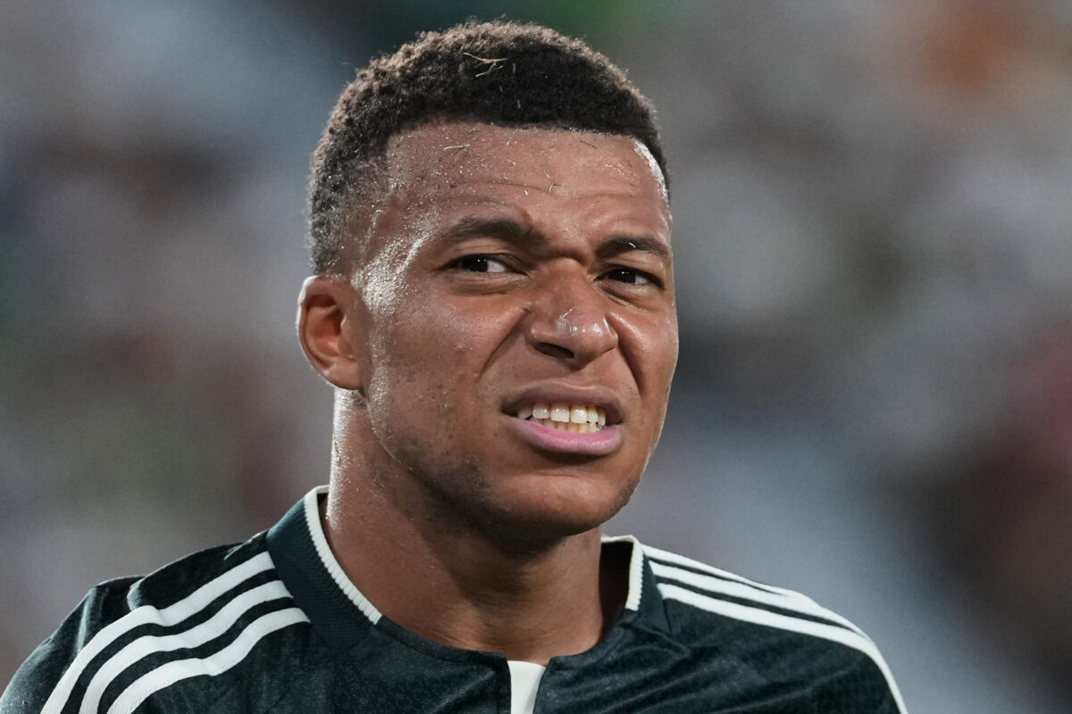 Soccer, left knee hyperextension: Mbappé out for 10 days