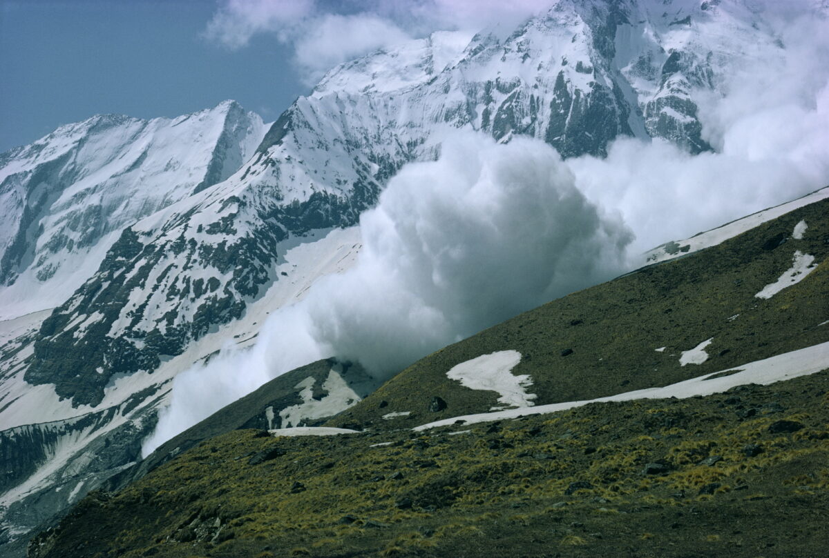 Nepal, avalanche on Mount Himlung: two dead and 12 missing