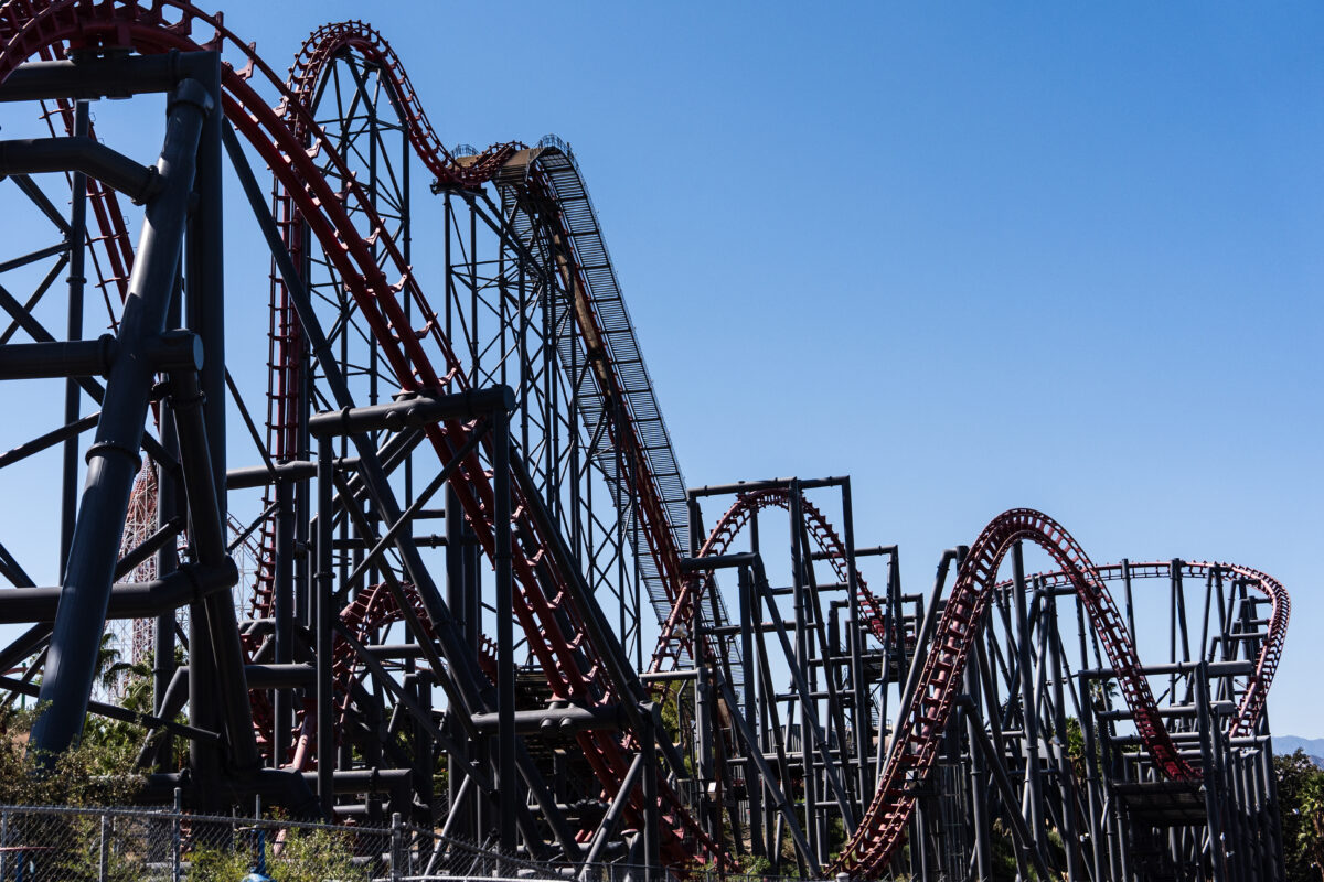 USA: X2 roller coaster closes at Six Flags Magic Mountain, lawsuits over brain injuries