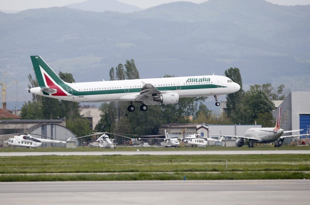 Alitalia: 14 acquittals in the bankruptcy case, including Montezemolo
