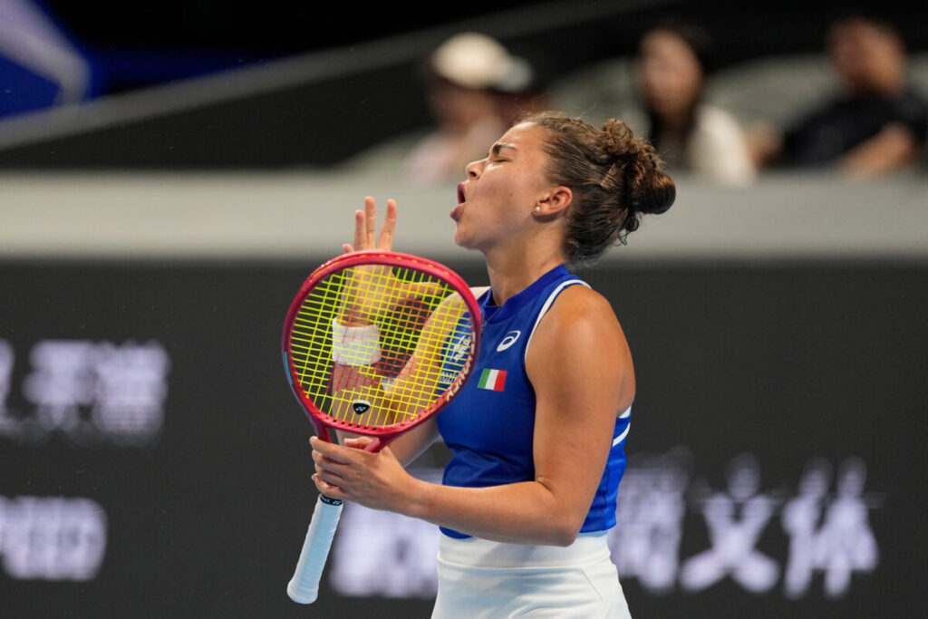 WTA Beijing: Paolini knocked out in her opening match