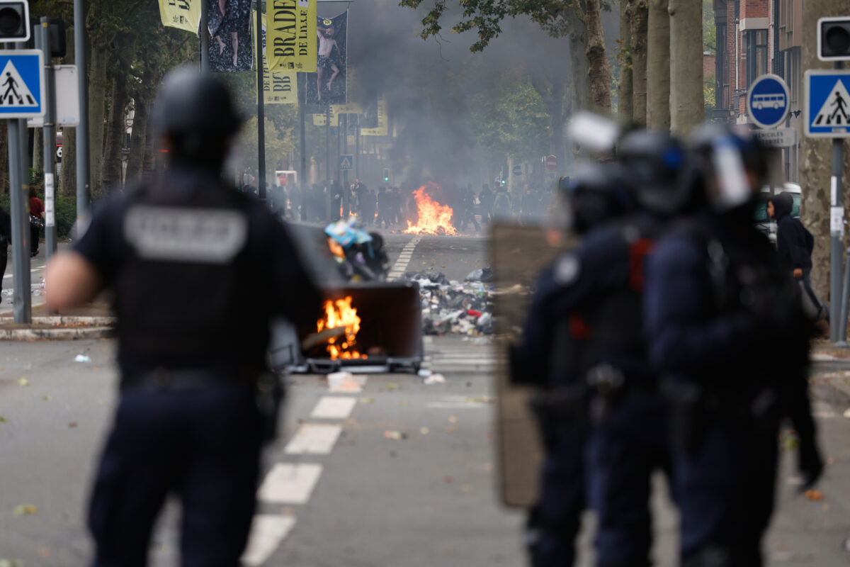France: 65 school staff, including 40 headteachers, injured in student protests