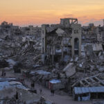 Gaza City, Israeli raid hits apartment building: 5 dead and injured