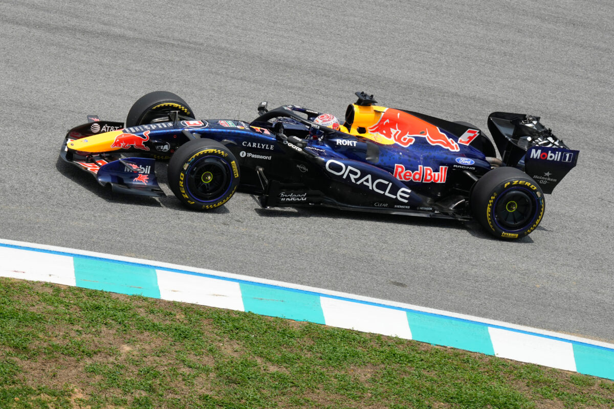 F1: Bahrain Grand Prix – Verstappen takes pole position ahead of Hamilton