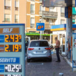 Oil: prices fall in Asia, Brent below $102