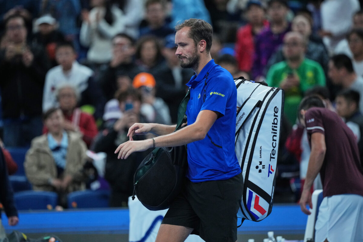 Tennis: ATP Beijing, Medvedev disqualified and Djokovic through to the final Tennis: ATP Beijing, Medvedev disqualified and Djokovic through to the final
