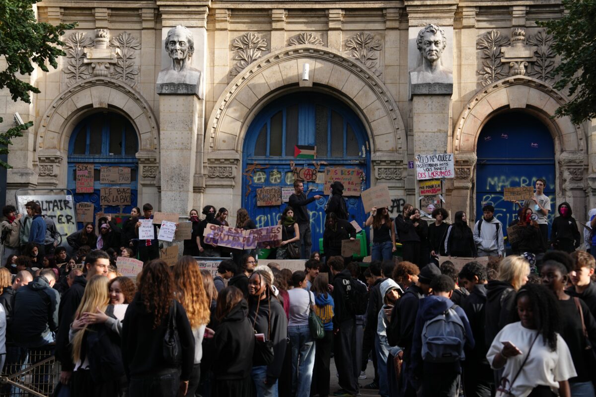 France: another day of student protests, with trade unions taking part France: another day of student protests, with trade unions taking part
