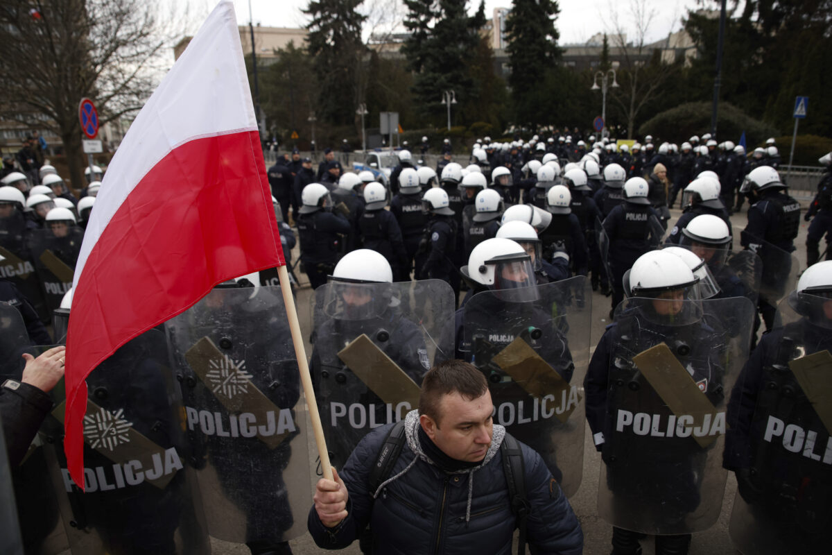 Poland: knife attack at school, 7 injured, 19-year-old arrested
