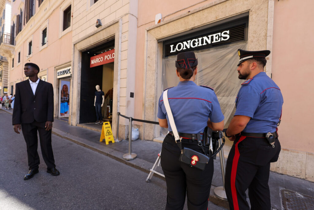 Caserta: farm labourers working up to 14 hours a day in the fields; 8 people under investigation