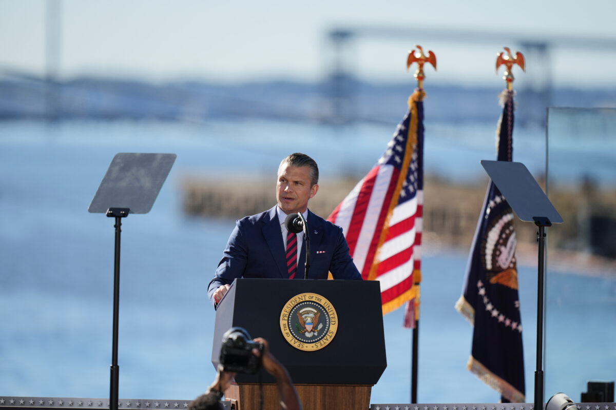 US: Hegseth welcomes the aircraft carrier Lincoln on its return to San Diego