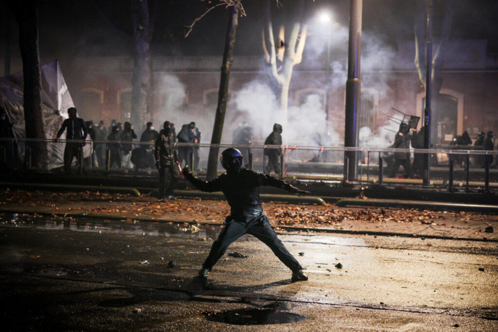 Turin: demonstration in support of Askatasuna; searches underway across Italy
