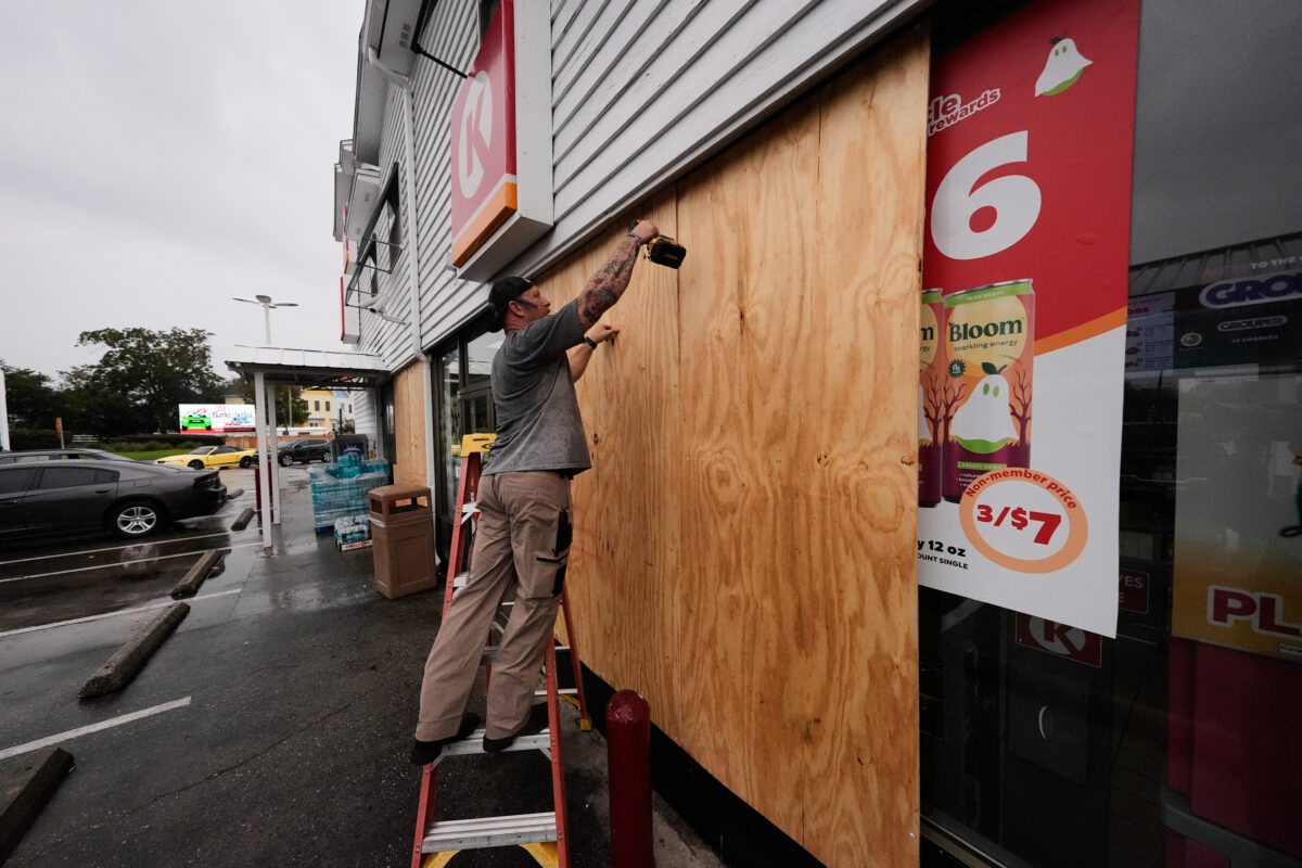 US: Hurricane Isaias makes landfall in Florida, thousands without electricity US: Hurricane Isaias makes landfall in Florida, thousands without electricity